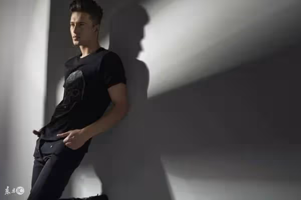 我出軌對象是老婆閨蜜,老婆笑著跟我失婚,銀行的一個簡訊,讓我痛不欲生!