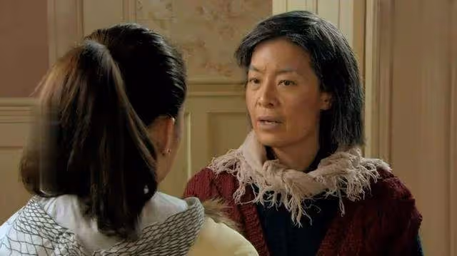 母親看病!住兒子家一晚「兒子房燈亮一宿」隔天父母「藏好房產證離開」:養老要靠自己!