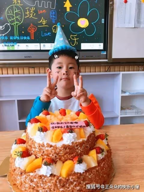 老婆意外去世,我主動「給岳母養老」兒子生日的時聽到敲門聲「看清來人」我哭了!