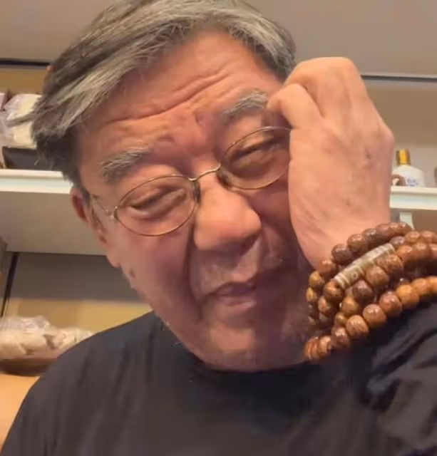 李立群首次直播帶貨翻車,賣茶葉損失上億元,欲5月回內地搞直播