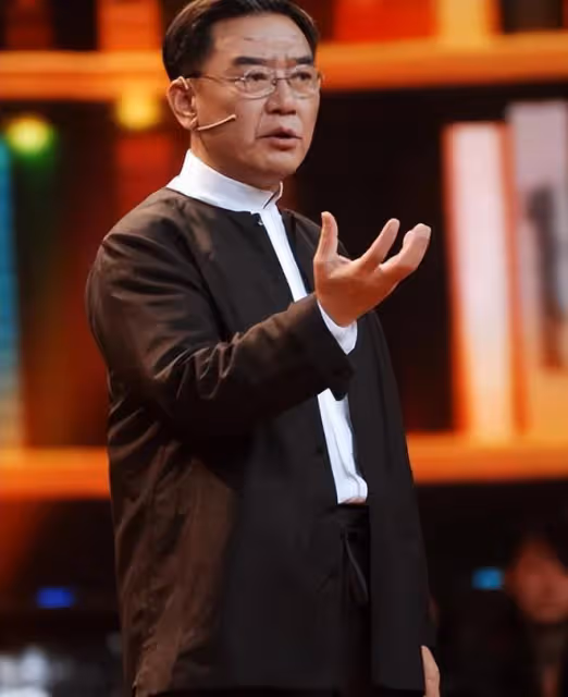 李立群首次直播帶貨翻車,賣茶葉損失上億元,欲5月回內地搞直播