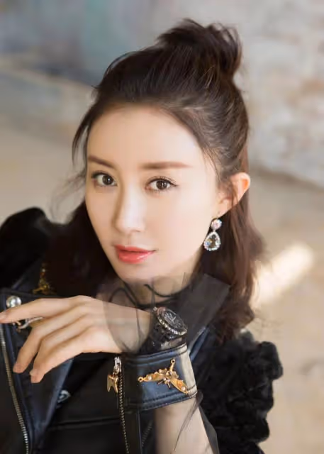 李立群首次直播帶貨翻車,賣茶葉損失上億元,欲5月回內地搞直播