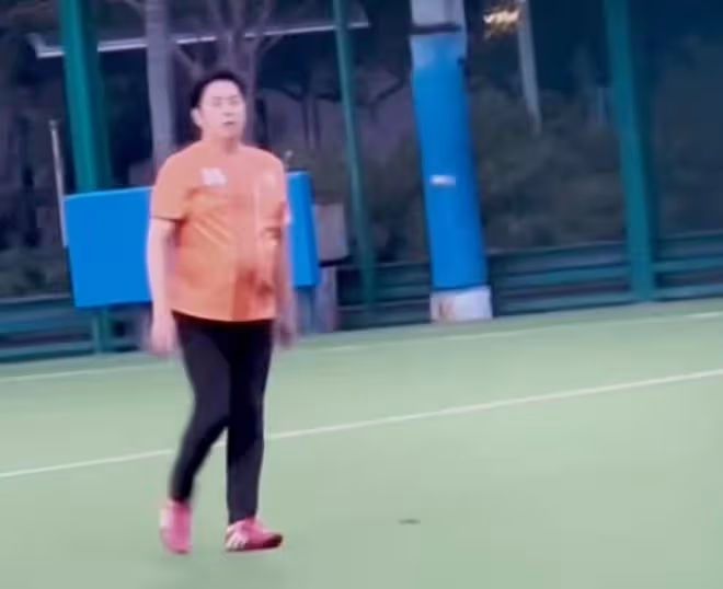 72歲譚詠麟健康引擔憂！肚子大到像10月懷胎腿卻很細，跑步顯吃力