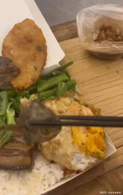 李立群:冒著暴雨出門打快餐吃,路上遇泥石流,聯繫家人無人理