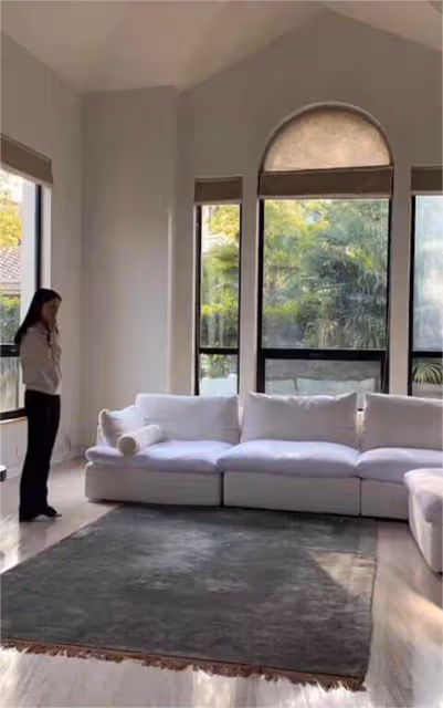 香港女星曝光內地豪宅巨廳,曾被閨蜜指已秘密結婚,急發文澄清