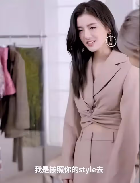 香港女星曝光內地豪宅巨廳,曾被閨蜜指已秘密結婚,急發文澄清
