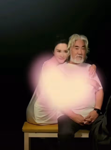 71歲張紀中與妻子拍大膽寫真,杜星霖需遮碼,全程擋小腹疑懷三胎
