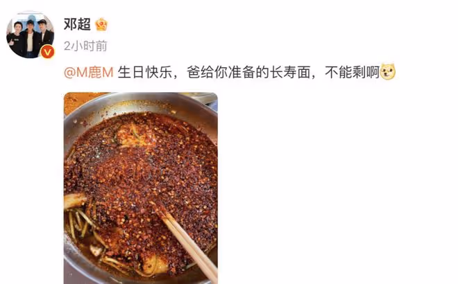 鹿晗33歲生日,與關曉彤合體吃火鍋被偶遇,被女友緊隨好般配