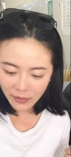 李亞鵬半夜陪美女逛街被拍，手挽手親密似情侶，海哈的反應太卑微