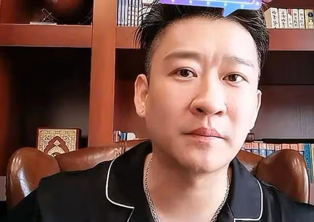 曹雲金重新翻紅，何雲偉「效仿」師弟開直播，結果公屏上罵聲一片