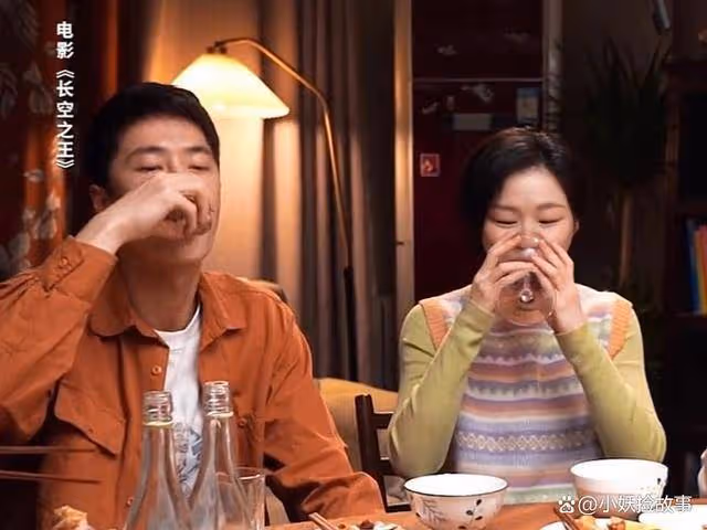 誰能忍住不笑場?遇上金靖,一本正經的王一博,笑出表情包