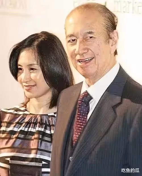 竇驍順利迎娶何超蓮,原因或是賭王已離世,但何超瓊的意見很重要
