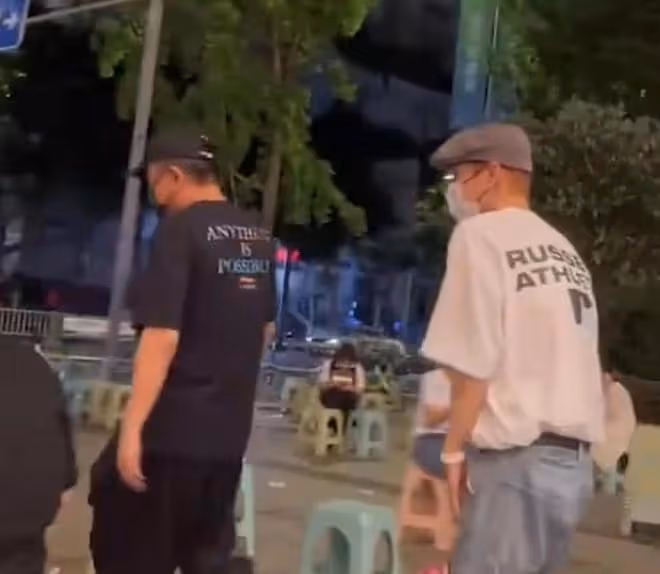 關曉彤為鹿晗慶生被偶遇!吃平價火鍋接地氣,男方駝背身高差矚目