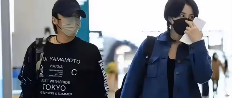 54歲王菲疑懷3胎？近照小腹隆起明顯，准公公謝賢樂得嘴角上揚