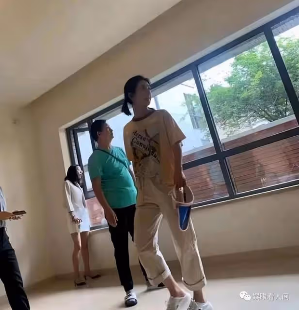娛樂圈摳門名場面,只有你想不到,沒有他們做不到