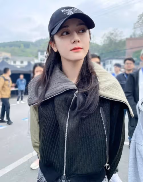 曝90後神顏女星多次知三當三,給影帝當小三,被對方老婆當場抓包