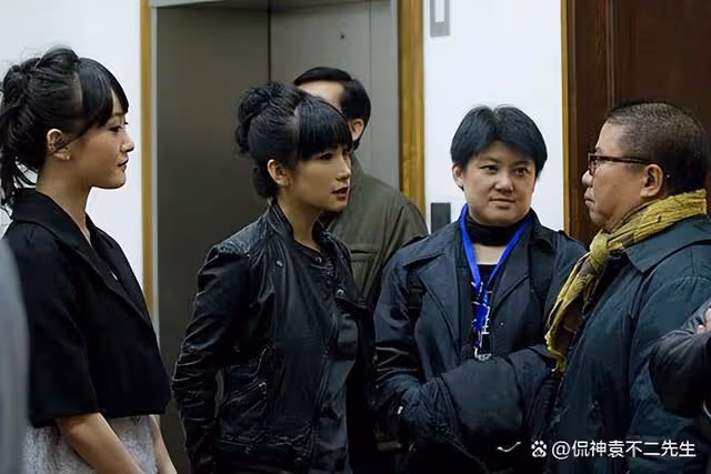 和章子怡是同班同學,靠演三級片奪影后,如今火遍整個娛樂圈