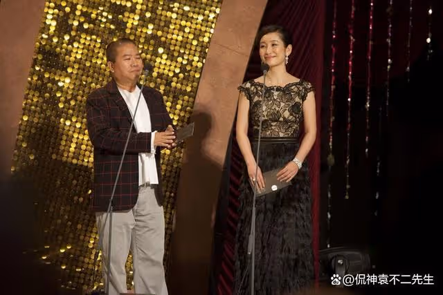 和章子怡是同班同學,靠演三級片奪影后,如今火遍整個娛樂圈