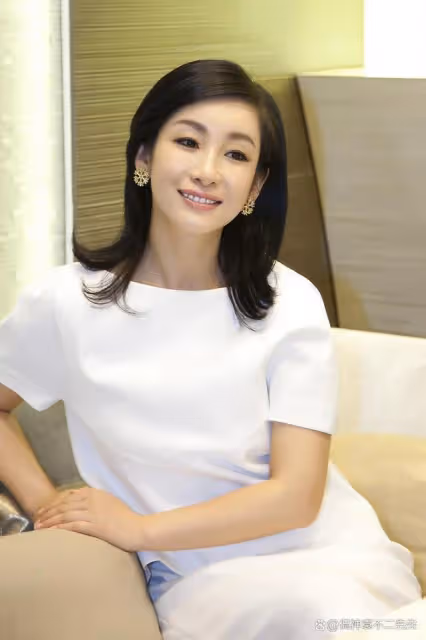 和章子怡是同班同學,靠演三級片奪影后,如今火遍整個娛樂圈