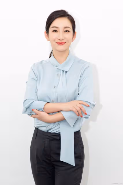 和章子怡是同班同學,靠演三級片奪影后,如今火遍整個娛樂圈