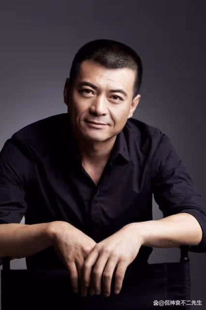 和章子怡是同班同學,靠演三級片奪影后,如今火遍整個娛樂圈