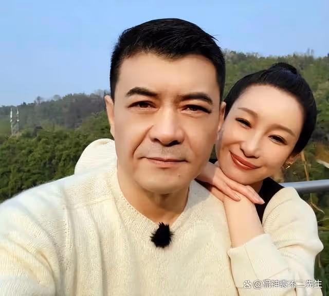 和章子怡是同班同學,靠演三級片奪影后,如今火遍整個娛樂圈