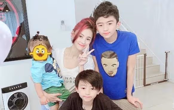 張柏芝又懷孕了!想帶著兒子下嫁四胎生父,謝霆鋒的態度引來熱議
