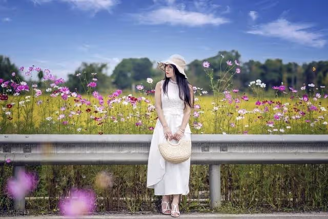 拆遷5套房,母親想全給兒子,女兒不同意,母親:不同意我就喝藥