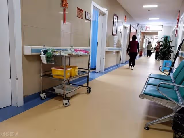 老人給女兒買婚房,女婿接姐姐一家4口來長住,老人:離婚吧