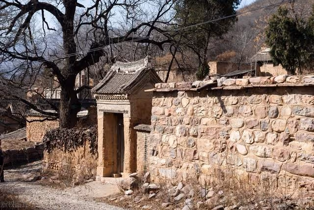兒媳患癌，婆婆逼兒媳離婚，兒媳離婚後，婆婆又讓兒子要回房子