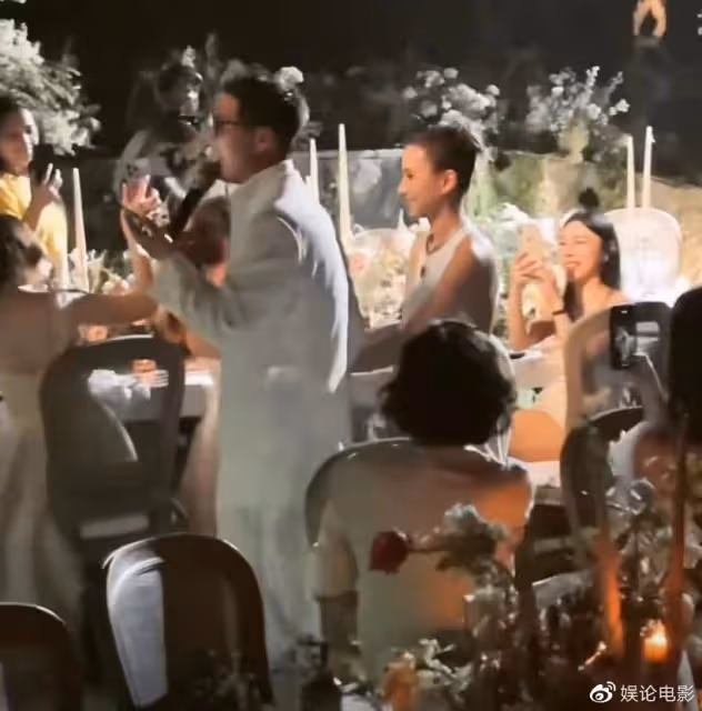 竇驍用才華征服何超蓮,鑽戒是他設計的,婚禮現場是他打造的