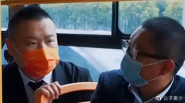 沒想到這次,岳雲鵬「人設翻車」,輪到曹雲金「走紅」了