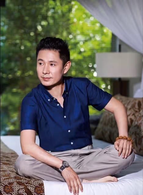他是著名演員,35歲娶小11歲的妻子,37歲當爸爸,感恩岳父的支持