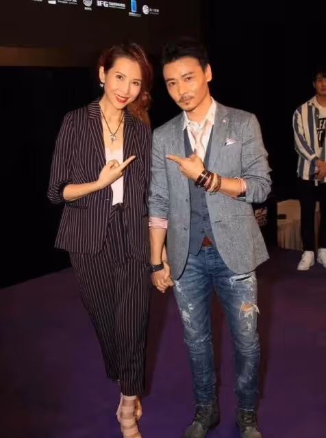 「恩愛人設」明星夫婦被曝各玩各的,多年前女強男弱,今形勢反轉
