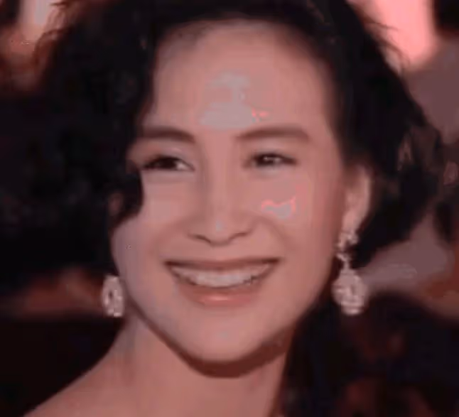 何超瓊扛起了家族事業,弟弟妹妹才能戀愛自由,她想嫁的人已不在