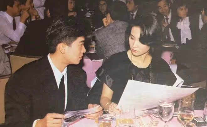 何超瓊扛起了家族事業,弟弟妹妹才能戀愛自由,她想嫁的人已不在