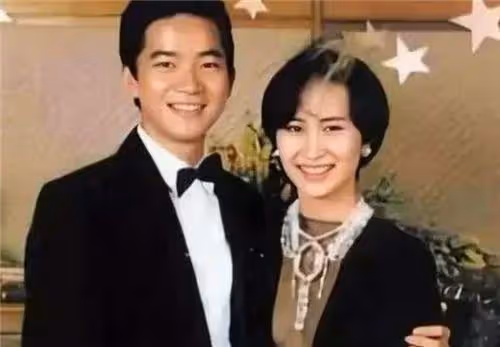 何超瓊扛起了家族事業,弟弟妹妹才能戀愛自由,她想嫁的人已不在