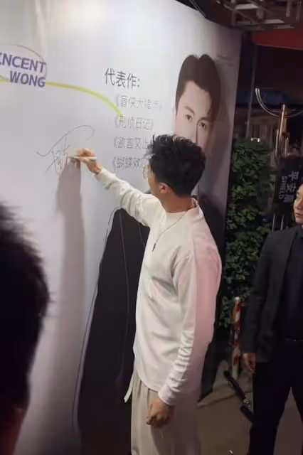 進軍內地市場！TVB視帝酒吧登台賣力獻唱，被曝一場表演賺近20萬