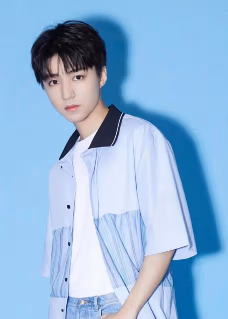 王俊凱：被要求25歲後才談戀愛，如今24歲就談了？