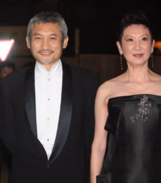 73歲徐克現身醫院引擔憂!輸液後一臉憔悴,上月被曝將榮升爸爸