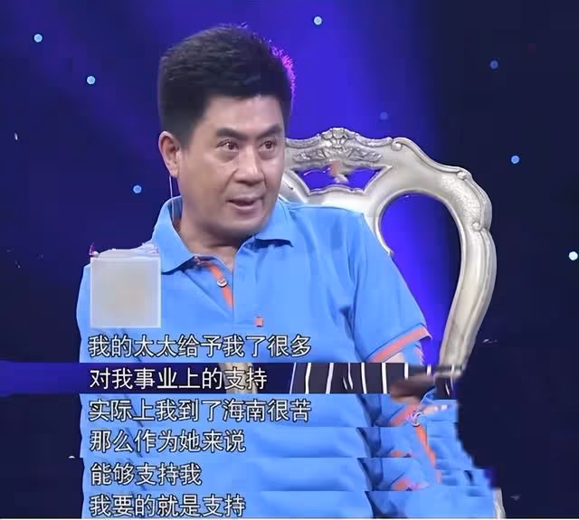 他的第二任妻子,是尤勇的前妻,一家人如今很幸福