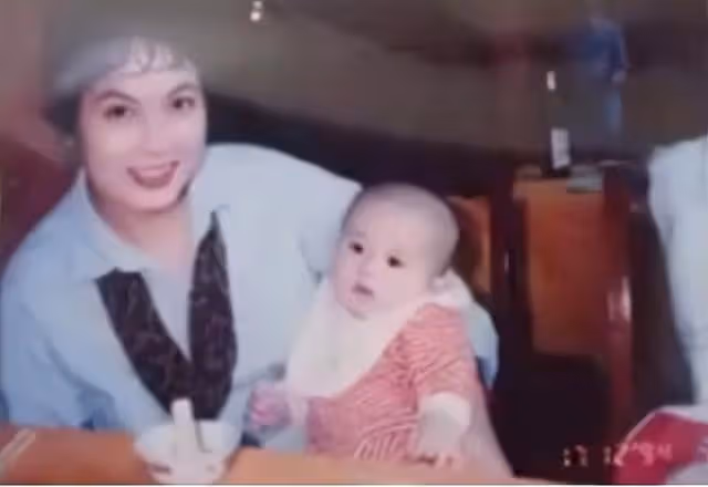 他的第二任妻子,是尤勇的前妻,一家人如今很幸福