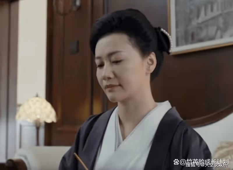 《薄冰》中隱藏最深的人不是陳淺,而是井田身邊的「白頭翁」