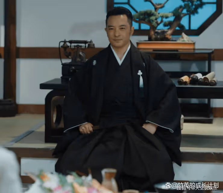 《薄冰》中隱藏最深的人不是陳淺,而是井田身邊的「白頭翁」