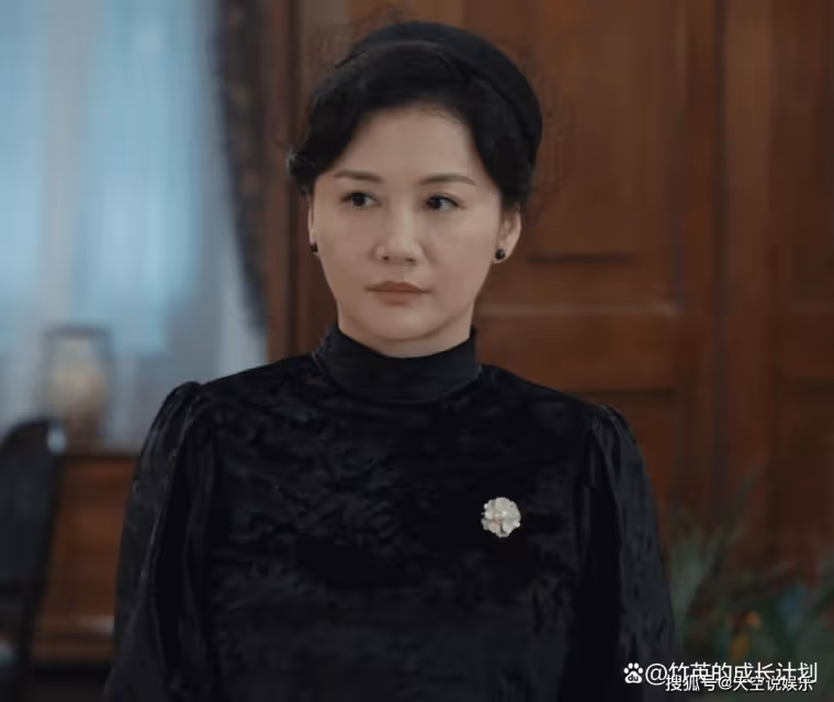 《薄冰》中隱藏最深的人不是陳淺,而是井田身邊的「白頭翁」