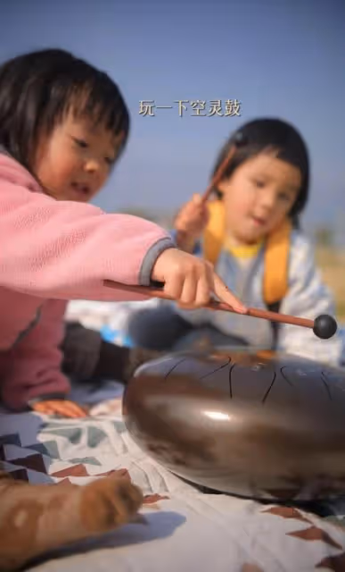 江一燕帶娃野餐!女兒首露正臉大眼瓜子臉似爸,定居雲南農村別墅