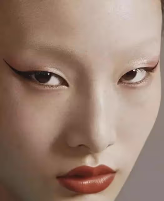 寶馬mini不但冰淇淋搞歧視,仔細觀察,兩個女員工的長相,更氣憤