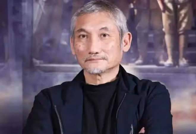 73歲徐克醫院看病被偶遇,面色蒼白一臉憔悴,健康狀況引網友擔憂