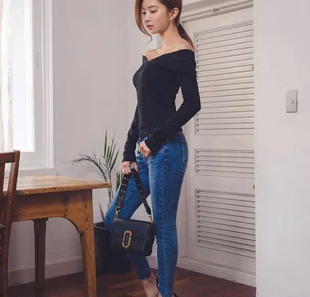美女穿搭：小姐姐愛穿苗條好看的緊身褲，穿出滿滿的女人味！