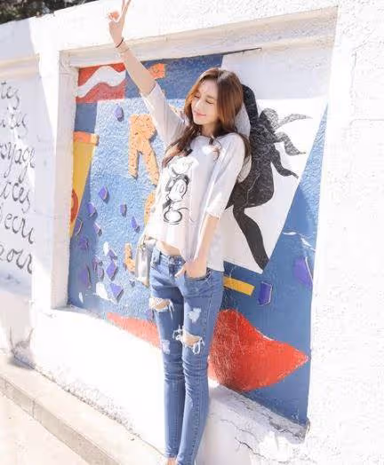美女穿搭：小姐姐愛穿苗條好看的緊身褲，穿出滿滿的女人味！